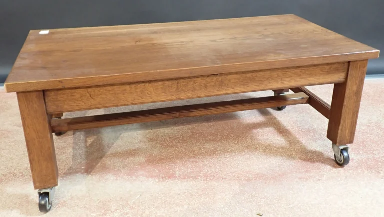 Mobilier anciens & modernes, meubles courants et industriels, glaces, miroirs et Tapis d’Orient